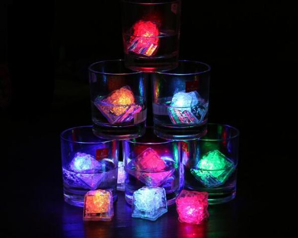 Cubo di ghiaccio incandescente della luce notturna del LED che cambia colore 12 pz / lotto, ghiaccio illuminato a LED per la decorazione di nozze