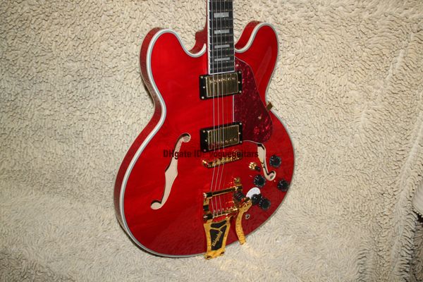 Benutzerdefinierte 335 Jazzgitarre rot mit Tremolo-System E-Gitarre Gold Hardware Ebenholzgriffbrett Hochwertige Großhandelsgitarren A11119