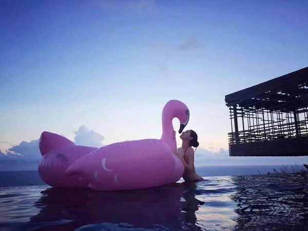 Tamanho grande Inflável Flamingo Rosa Flutuante Row Ride Em Animais Brinquedos Piscina Brinquedo Adultos Ao Ar Livre Infantil Natação Anel Natação Cama Bom Preço # T4