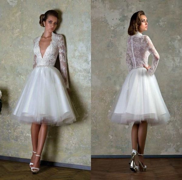 Abiti da sposa a maniche lunghe in pizzo bianco a maniche lunghe 2017 Abiti da sposa corti con scollo a V profondo Abiti da sposa al ginocchio a file