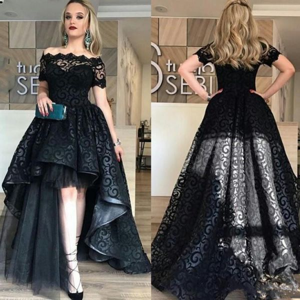 Abito da ballo elegante nero pieno di pizzo alto basso con spalle scoperte maniche corte abiti da sera abito da festa di moda di alta qualità su misura2694