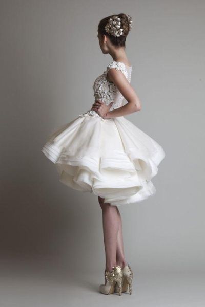 Krikor jabotian novo barato vestidos de casamento curtos jóia pescoço boné mangas ilusão rendas 3d apliques vestido de baile em camadas babados nupcial 238t