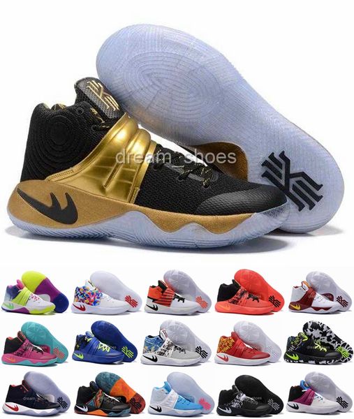 Acquista 2016 Scarpe Kyrie Irving Nero Oro Campione USA Triple