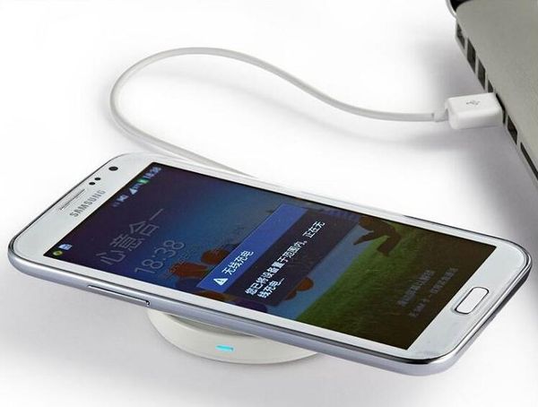 En iyi Fiyat Fabrika Evrensel Qi Kablosuz Güç Perakende Paketi ile iPhone Samsung için Şarj Pad Tak