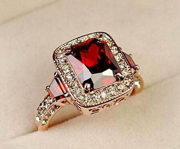 Vendita calda!!! Anello da dito da donna di lusso in cristallo austriaco con rettangolo rosso rubino taglio perfetto placcato oro rosa 18 carati all'ingrosso 18krgp