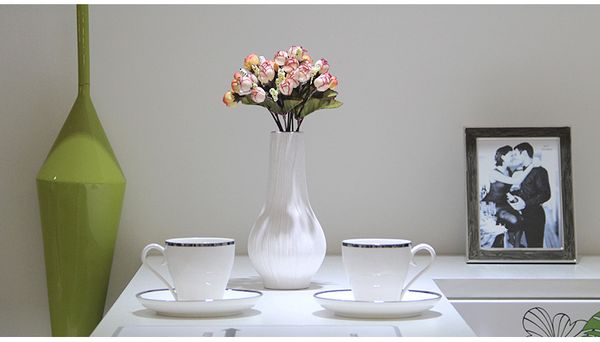 Hot Fashion White Ceramic Flower Vase For Homes Decorative Vases