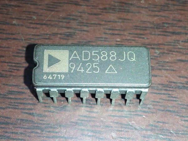 AD588JQ. AD588, componenti elettronici ICS 2-Output Tre Term Treent Riferimento di tensione, 10 V, CDIP16. Chip integrati in ceramica in ceramica doppia in linea 16 pin