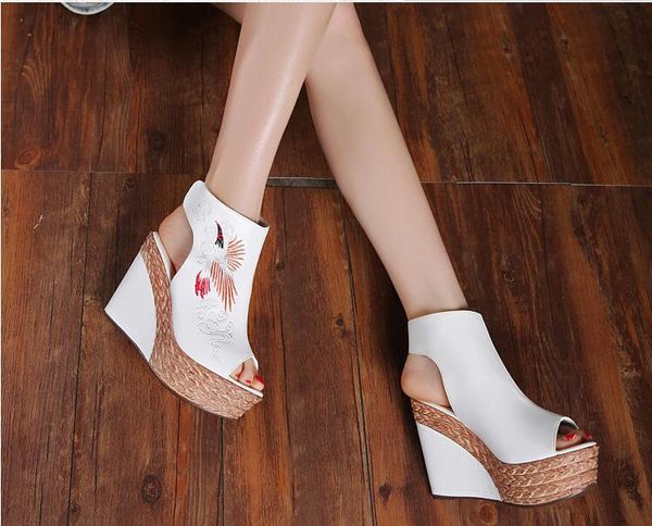 

2016 summer new slope with fish mouth shoes embroidered folk style sandals with hanfu waterproof cool boots embroidered white crane, Black