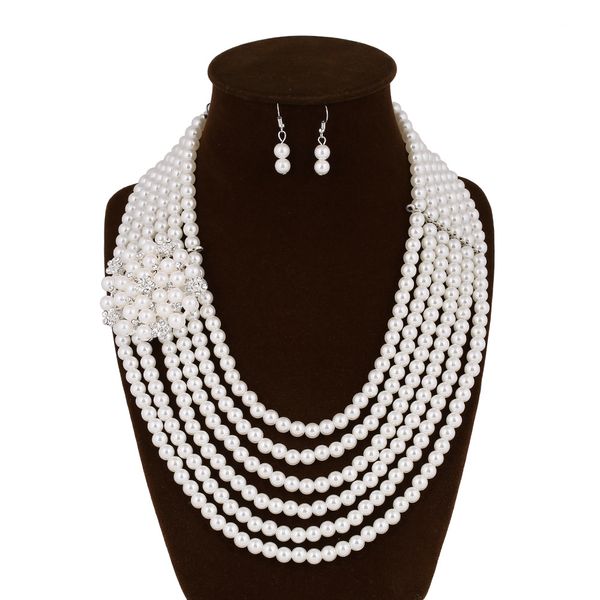 

Brincos e Colar yelesley