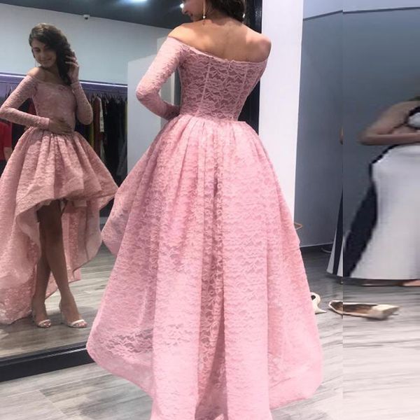 I più nuovi 2019 Abiti da ballo sexy hi-low Blush Pink Black Vintage Abiti da festa in pizzo con spalle scoperte Maniche lunghe da sera Abiti da cerimonia