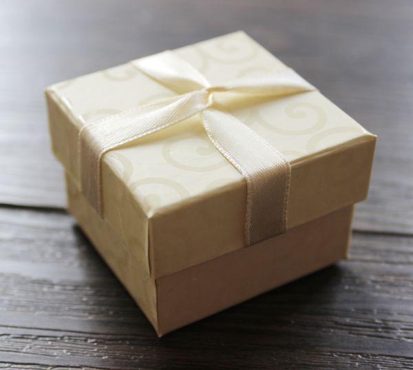 

[simple seven]]festival yellow jewelry box/wedding lovers ring box /pendant display/earring packing with cross ribbon, Black;white