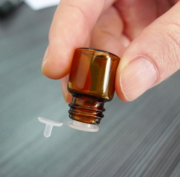 

новое прибытие 100 шт. 1 мл бесплатная доставка высокое качество (16 * 21) янтарное стекло эфирное масло бутылка, тянуть пробка отверстие ре