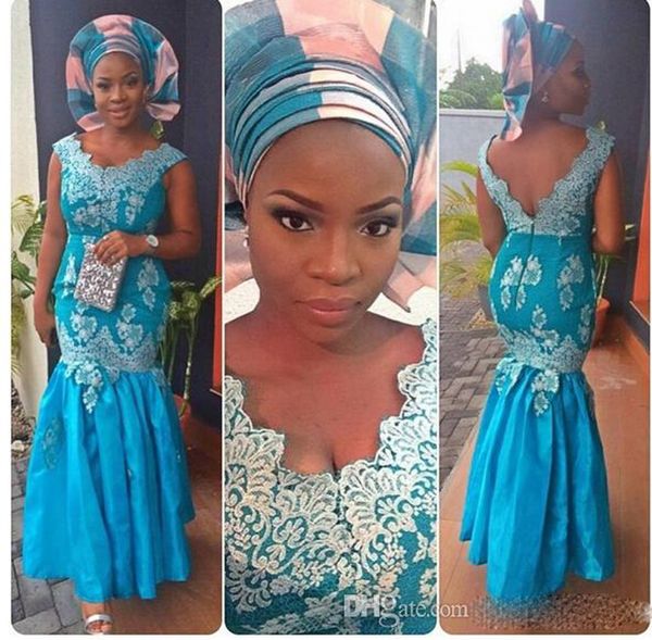 Blaue nigerianische Spitzenstile 2017 Kleider Abendgarderobe Aso Ebi Bella Naija Modische Ballkleider mit V-Ausschnitt, Spitzenapplikation, rückenfreies Meerjungfrauenkleid