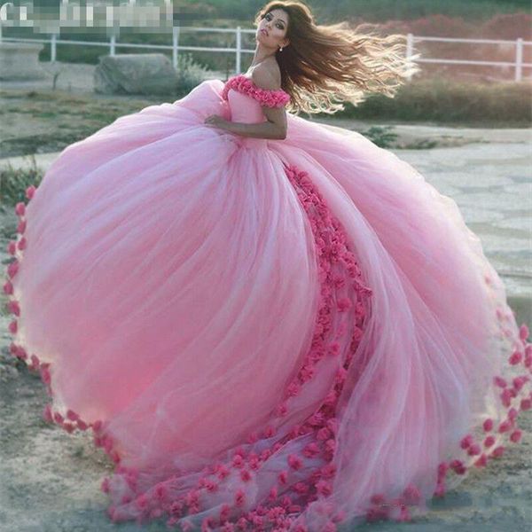 Incredibile abito da ballo rosa Abiti da sposa country Appliques floreali 3D con spalle scoperte Abiti da sposa arabi Puffy Plus Size Abiti per matrimonio