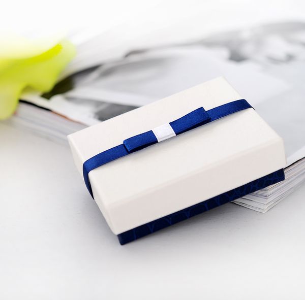 

[simple seven]]festival blue&white jewelry box/crocodile pattern ring box /pendant display/earring packing with bowknot (big), Black;white