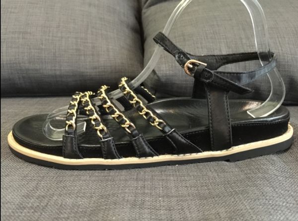 

Actual hoe u388 40 2 color genuine leather ilk chain flat andal luxury women fa hion black beige c de igner
