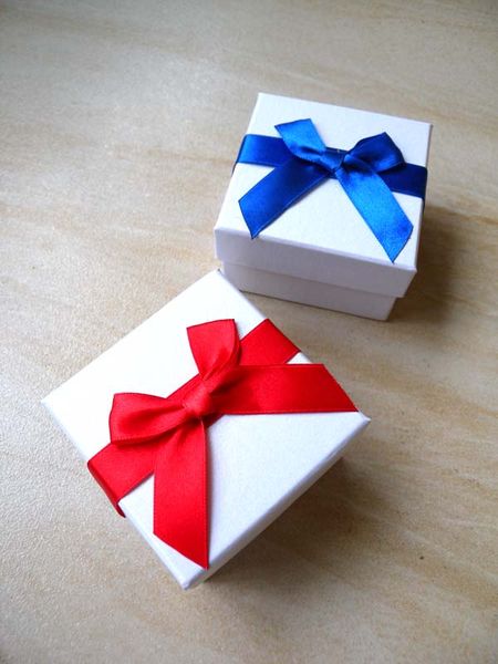 

[simple seven] solid white bracelet box/festival necklace case/ classic pendant display/ lovely earring box/ jewlery packing with bowknot, Black;white