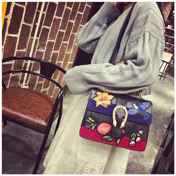 

2017 shopper fashion shoulder women embroidered crossbody bags bird flower bag bamboo famous bag brands designer vsuld, Red;black