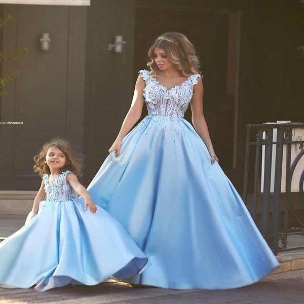 Bonito Glitz Luz Azul Vestidos Da Menina de Flor Para Casamentos árabes Mini Me Filha Da Mãe Pageant Vestidos Formais Comunhão Vestidos BA1763