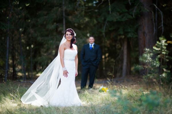 Nuovo più venduto Alta qualità Lusso Elegante Uno strato Bordo tagliato Bianco Avorio Champagne Velo da sposa Lunghezza cappella Velo da sposa Con pettine