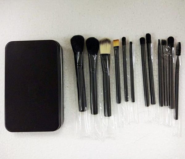 

Makeup et profe ional black makeup bru he et 12pc with iron box
