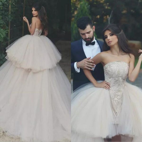 2017 bescheidene Dubai-Arabisch-Spitze-Ballkleid-Brautkleider mit abnehmbarem Tüll-Schlepprock, trägerlose Stickerei-Brautkleider EN9292