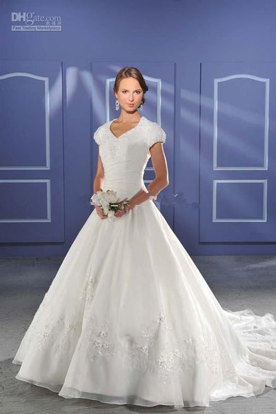 

princess short sleeve a line wedding dress 2019 v neck modern bridal gowns organza custom made elegant romantic appliques sweep train, White