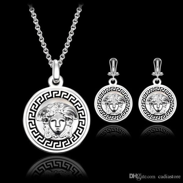 

Brincos e Colar fashiondh