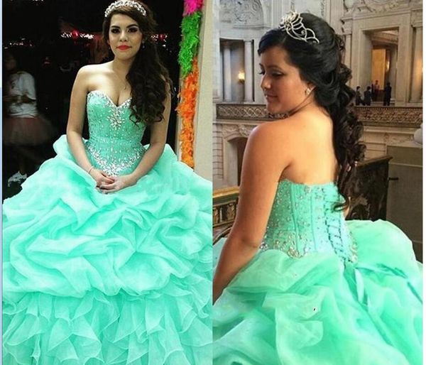 Abiti Quinceanera verde menta 2017 Sweetheart Crystals Beaded Organza Tuched Ball Gown Lace Up Back Sweet 16 Prom Dresses Plus Size