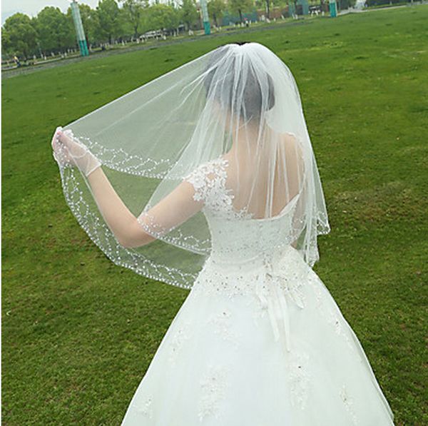Nuovo di alta qualità Sexy Amazing Twp Layer RomanticElbow Bordo in rilievo velo Copricapo da sposa per abiti da sposa