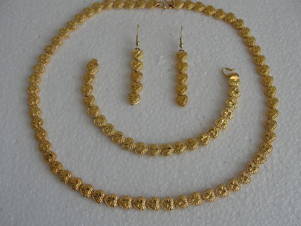

Pulseira, brincos e colar love_beautiful