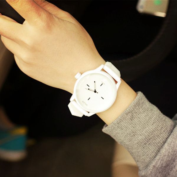 

new arrival black white couple watches tables fashion harajuku spell color analog big dial men women silicone watch dress clock, Slivery;brown