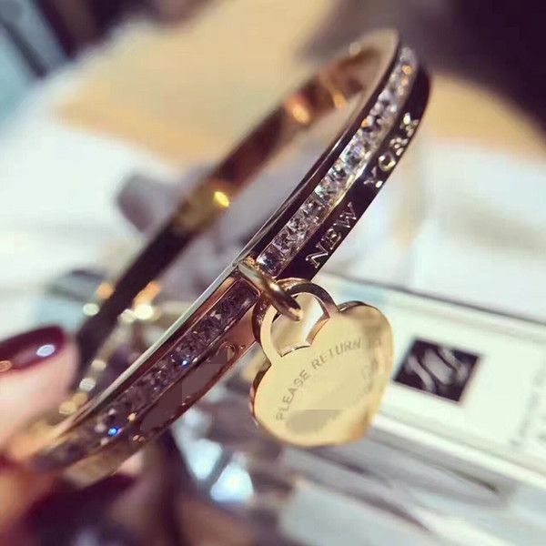 

Отличный браслет с бриллиантом и Сердце Высокое качество в трех цветах для женщин и мужчин браслет в 5,8 * 4,8 см ювелирные изделия бесплатная доставка PS5368