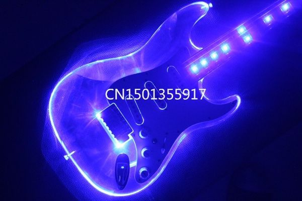 Chitarra elettrica LED in cristallo acrilico/chitarra elettrica in plexiglass trasparente/chitarra ST a 6 corde/i colori LED possono essere selezionati in quattro colori