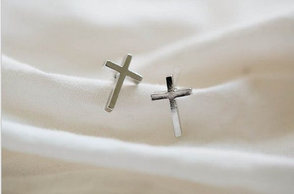 

2016 new trend stud earrings female girl selling price fashion crystal cross earrings a woman's best gift