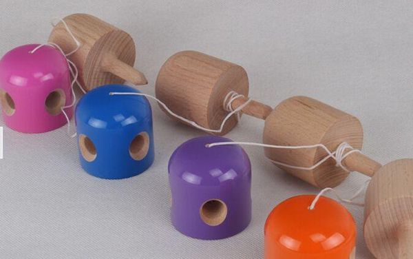 Pillola a 5 fori Kendama Toy Gioco tradizionale giapponese in legno Giocattolo per bambini 11x5CM Faggio rivestito in PU