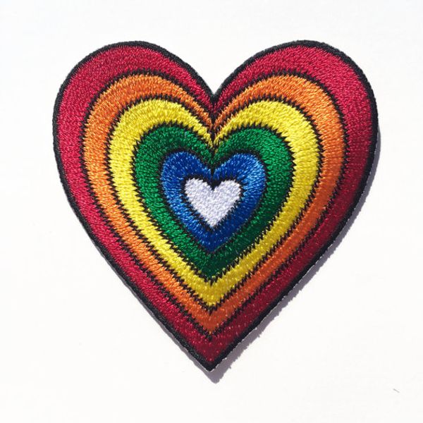 Cute Cartoon Colorful Rainbow Heart Patch Iron-On o toppa da ricamo cucita Cuore multicolore 2,75 POLLICI Spedizione gratuita