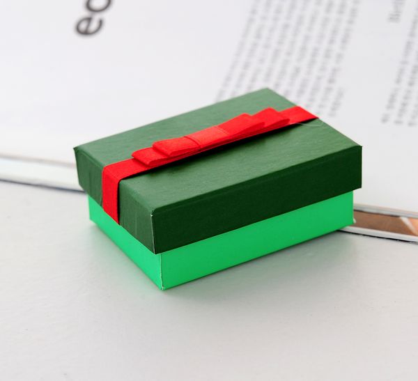 

[simple seven] solid green bracelet box/christmas earring case/ colorful pendant display/special gift jewelry box with red bowknot, Black;white