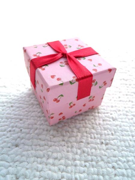 

[simple seven]lovers ring box/cheery pink pedant box/ fashion necklace package/ special jewelry case/trend earring studs box with ribbon, Black;white