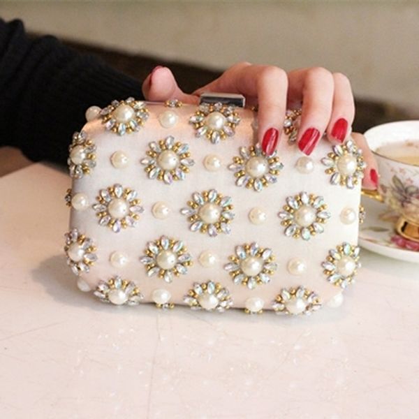 

2016 new fashion lady clutch bags elegant peals rhinestone beaded floral flap clain women bag for bridal