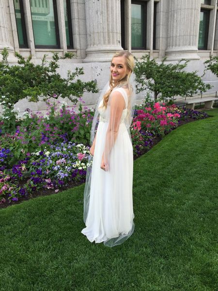 

amazing sellingr sale waltz white ivory cut edge veilmantilla bridal head pieces for wedding dresses, Black