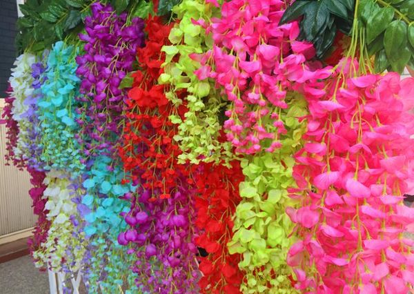 Orchidee artificiali bianche pendenti Piante Vite di fiori di seta finti per forniture per decorazioni per feste sullo sfondo di nozze