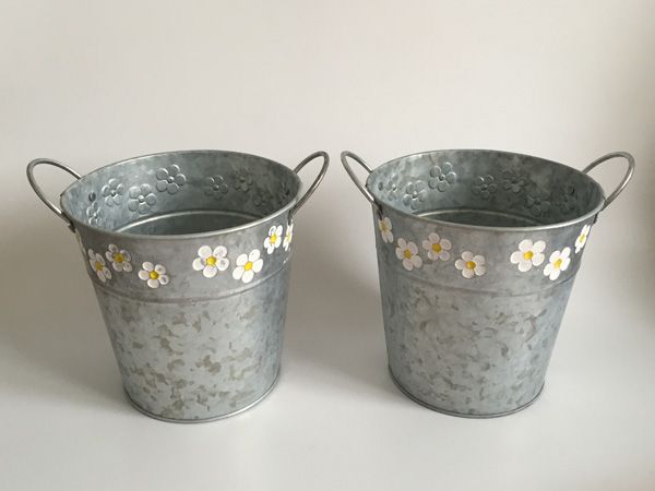 

wholesale d15xh15cm(d5.9inch*h5.9inch) round galvanized zinc metal planter flower pots bucket with 2 handle fretwork urns