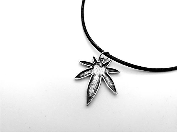 

5pcs european american canada jamaica hemp maple leaf necklace pendants african plants long tree foliage leaves leather rope necklaces, Silver