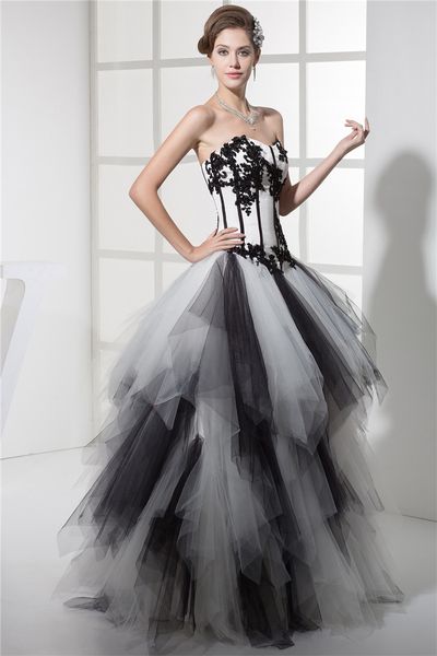 2017 neue sexy schwarze und weiße Applikationen Ballkleid Quinceanera Kleider mit Tüll Plus Size Sweet 16 Kleid Vestido Debütantin Kleider BQ71