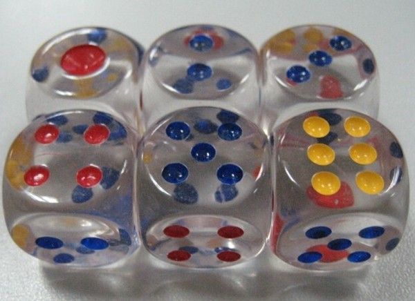 Mini dadi di cristallo da 12 mm Dadi trasparenti a 6 facce Bosoni trasparenti Gioco da tavolo per bambini Giocattolo educativo per bambini Gioco di bevande per feste Buon prezzo # N27