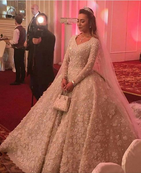New Arrival Luxurious V Neck Lace Wedding Dresses Long Sleeve Muslim Wedding Gowns Flowers Appliques Bridal Gowns Gold Wedding Dresses Indian Wedding