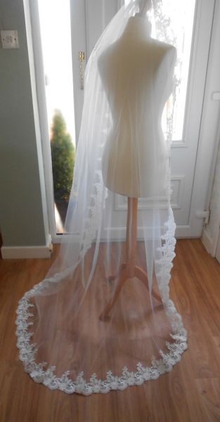 

white ivory wedding veil lace edge chapel length one layer bridal veil with comb, Black