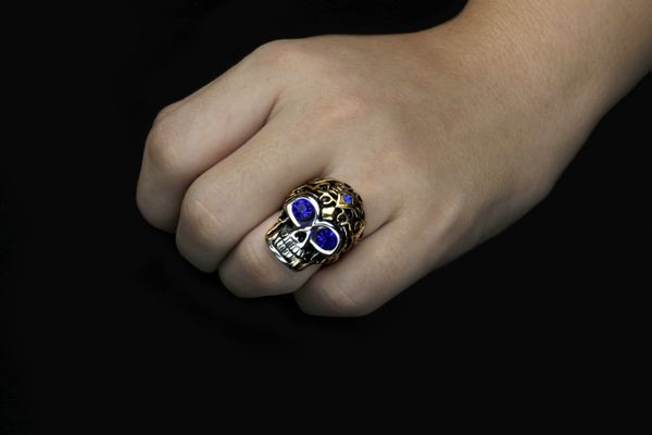 Bule Vermelho Gemstone Anéis Esqueleto Menos Homens Titânio Vintga Antique Finish Diamante Electroplate Cool Nightclub Acessórios Skull Rings