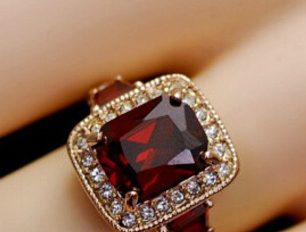 Anéis de retângulo de cristal vermelho Design Mulheres Anéis de dedo Acessórios de jóias de boa qualidade Presente de Natal DHL Frete Grátis